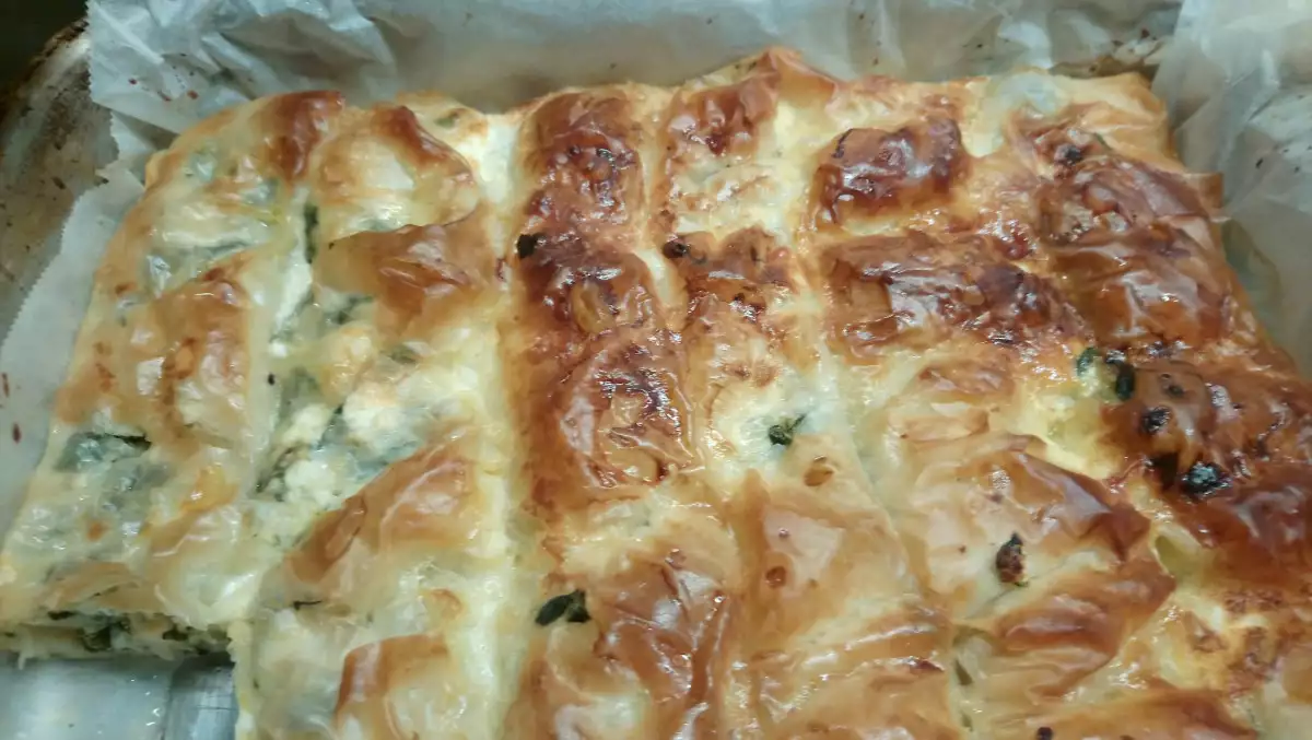 Практичен спаначник със сирене по турска рецепта - толкова вкусен