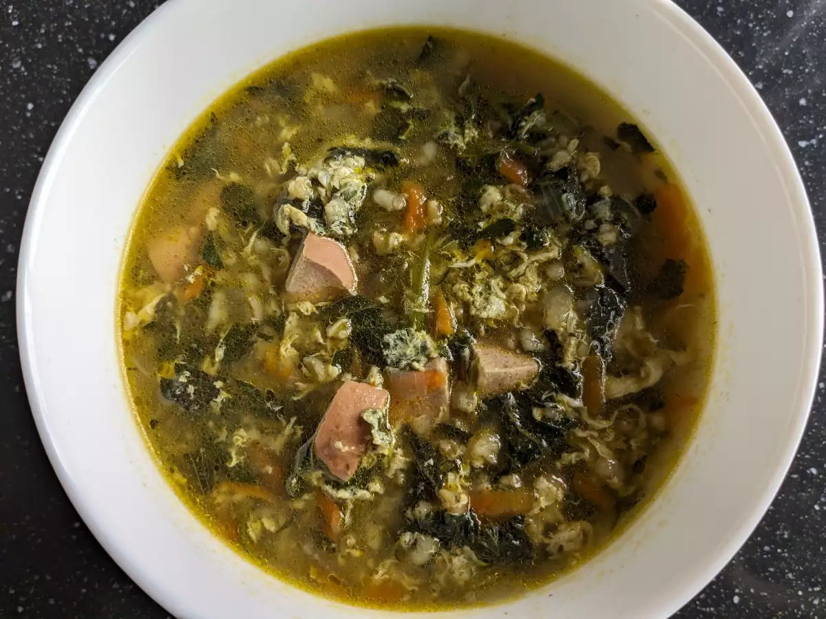 Супата с коприва и булгур е страхотна за пролетния сезон.Необходими