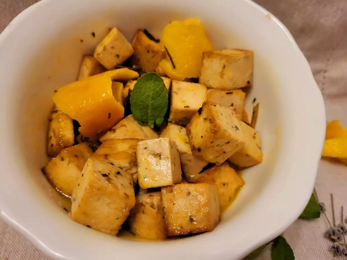 Тофу с лавандула и цитрусов сос уникална цитрусова гарнитура