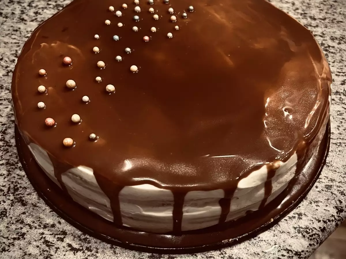 Торта с шоколад и маскарпоне - лесна и много вкусна.Необходими