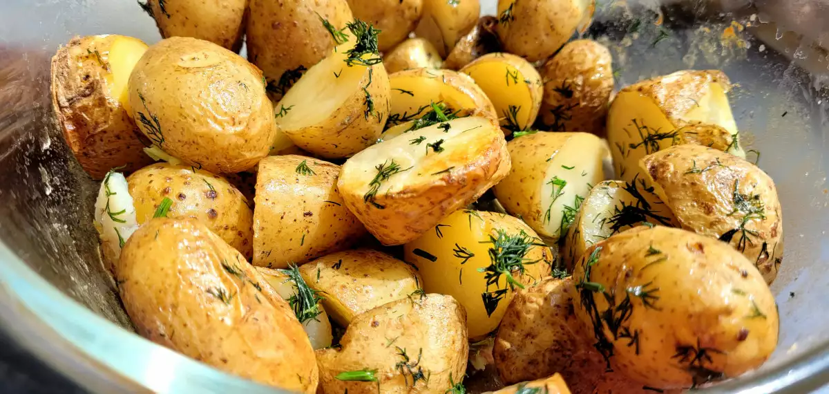 Задушени пресни картофи на фурна - икономично и вкусно ястие,
