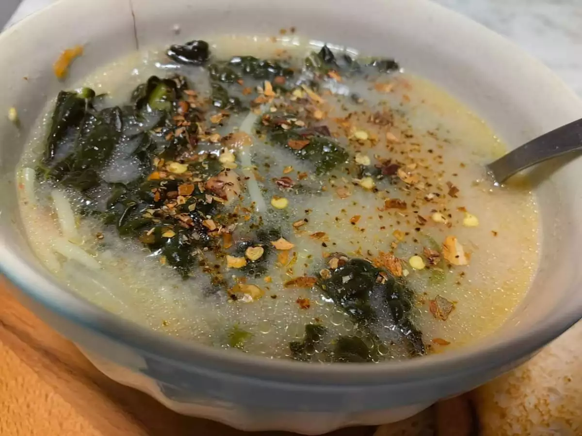 Зелената супа с кейл и спанак е много ароматна, полезна