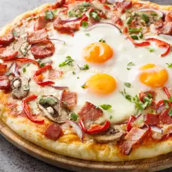 Австралийска пица с яйца и бекон
