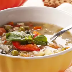 Италианска зеленчукова супа с босилек