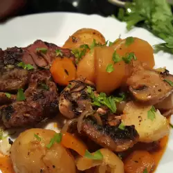 Картофи с месо и моркови