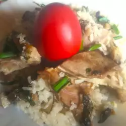 Агнешко със зелен лук и печурки