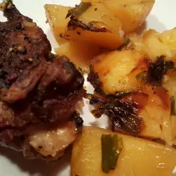 Картофи с месо и зелен лук