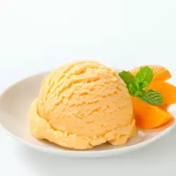 Сметанов сладолед с бадеми