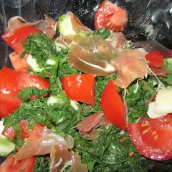 Зеленчукова салата с рукола