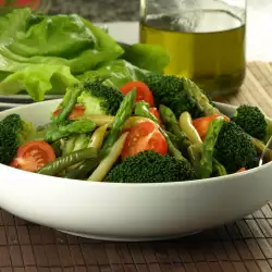 Зеленчукова салата с аспержи