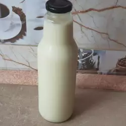 Растително мляко с мед