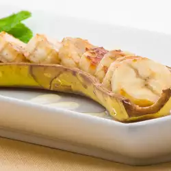 Десерт с банани и мента