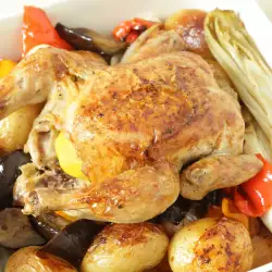 Печено пиле със средиземноморски зеленчуци