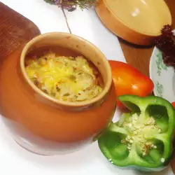 Зеленчуково гювече с кашкавал и чушки