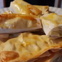 Банички с картофи, сирене и пресен лук