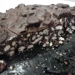 Шоколадова бисквитена торта с бисквити