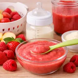 Пюре от ябълки, ягоди и малини