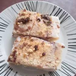 Бисквитена торта с орехи