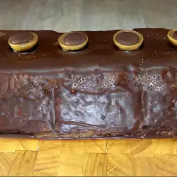 Шоколадова бисквитена торта с пудинг