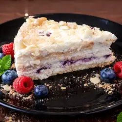 Бърза бисквитена торта с боровинки