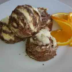 Бисквитена торта с маскарпоне, сметана и шоколад
