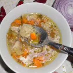 Бистра пилешка супа срещу грип и простуда