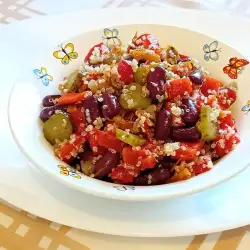 Боб с киноа и зеленчуци