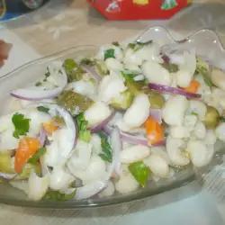 Новогодишни салати с кисели краставички