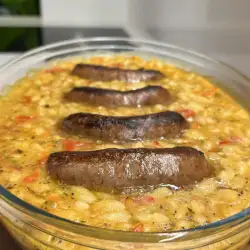 Боб с наденица по мъжки