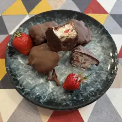 Бонбони с маскарпоне и ягоди