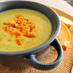 Зеленчукова супа с чедър