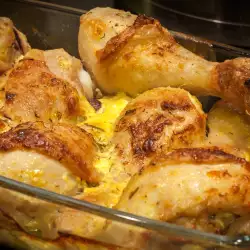 Пиле с картофи и босилек