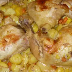 Пиле със заквасена сметана и лук