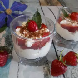 Десерт с ягоди и цедено мляко