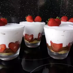 Десерт с ягоди и олио