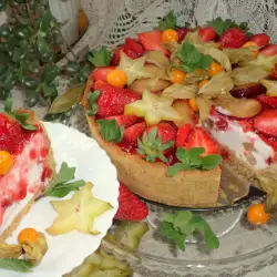 Чийзкейк с ягоди и екзотични плодове