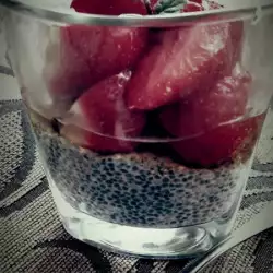 Десерт с чиа и ягоди