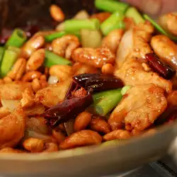 Пиле по китайски (Гум бао)