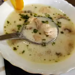 Лятна супа с пилешки бульон