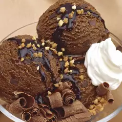 Шоколадов сладолед с ванилия