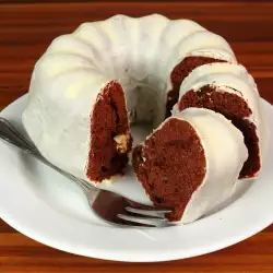 Шоколадов кекс с бяла глазура