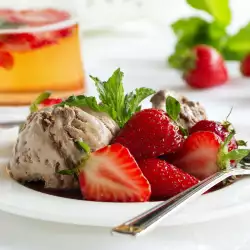 Десерт с ягоди и мента