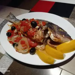 Печена риба с маслини