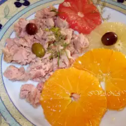 Витаминозна цитрусова салата с маслини