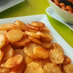 Къривурст - немска къри наденица с картофки