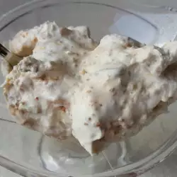 Млечен сладолед с орехи