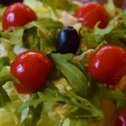 Новогодишни салати с маслини