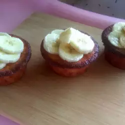 Десерт с банани и олио