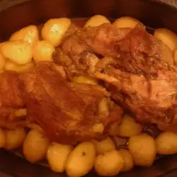Свинско с картофи и бульон