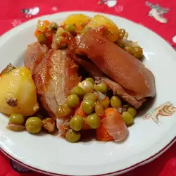 Сготвено със свинско и моркови